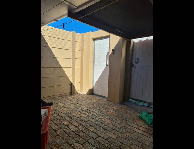1 BEDROOM PROPERTY TO RENT IN DUYNEFONTEIN